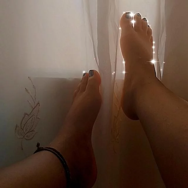 Grupo Putaria WhatsApp: Vendo meu pezinho🤭🥰 +18 - Entrar Agora