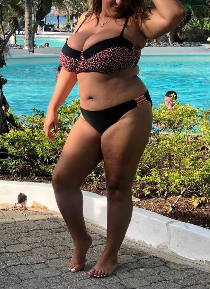 Ela é uma puta uma vagabunda de corno manso ♠️♥️